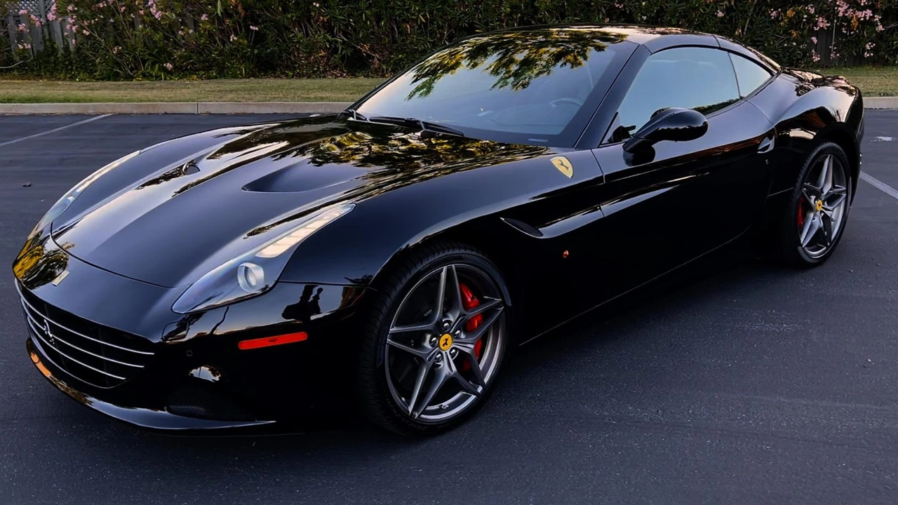 2017 Ferrari California T - Image 18 of 31