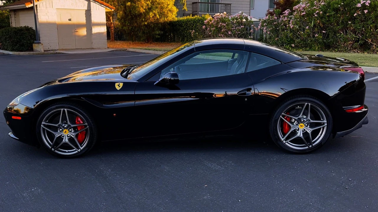 2017 Ferrari California T - Image 19 of 31