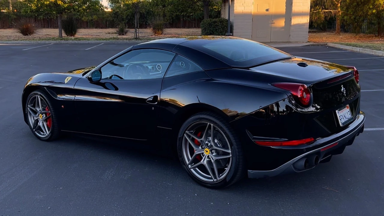 2017 Ferrari California T - Image 20 of 31