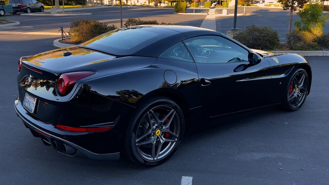 2017 Ferrari California T - Image 22 of 31