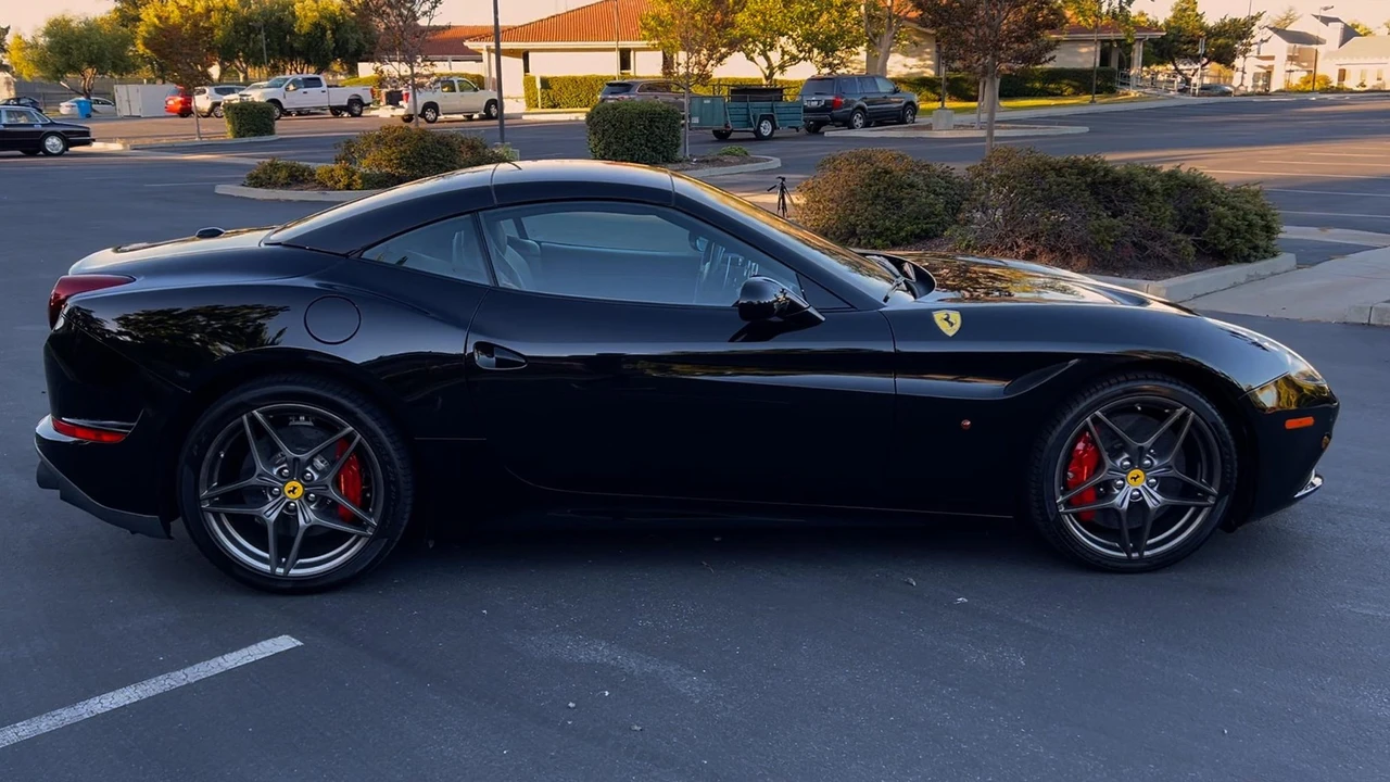2017 Ferrari California T - Image 23 of 31