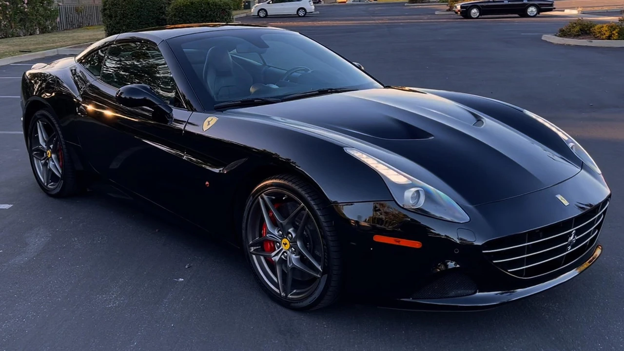 2017 Ferrari California T - Image 24 of 31