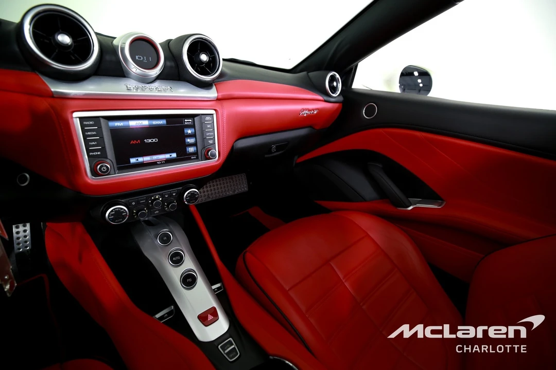 2017 Ferrari California T - Image 16 of 31