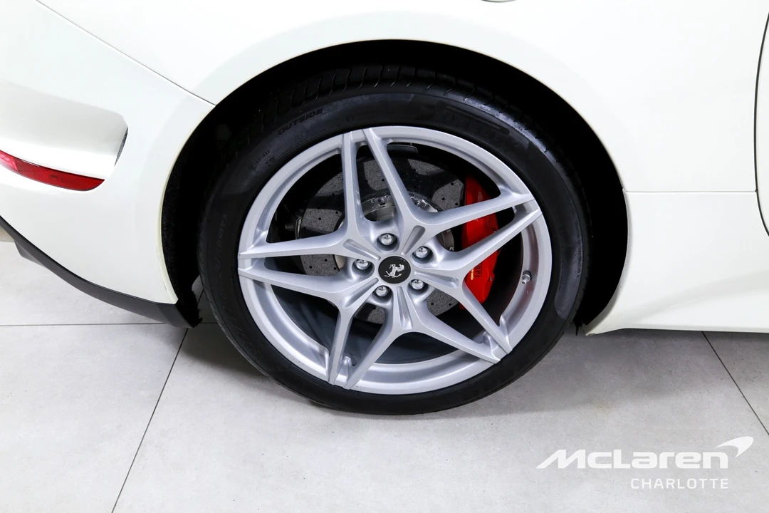 2017 Ferrari California T - Image 27 of 31