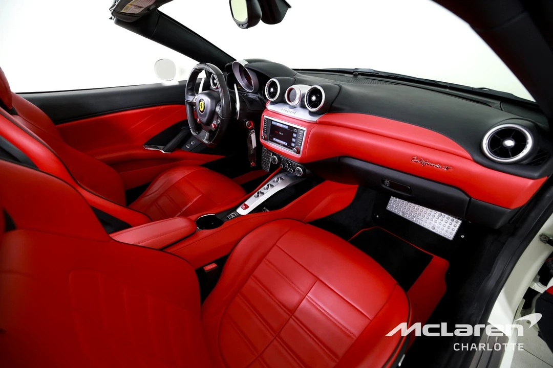2017 Ferrari California T - Image 22 of 31