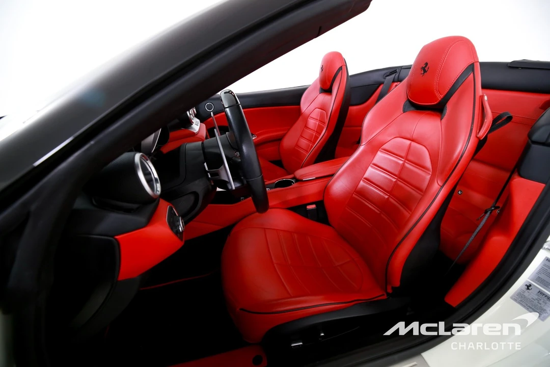 2017 Ferrari California T - Image 12 of 31