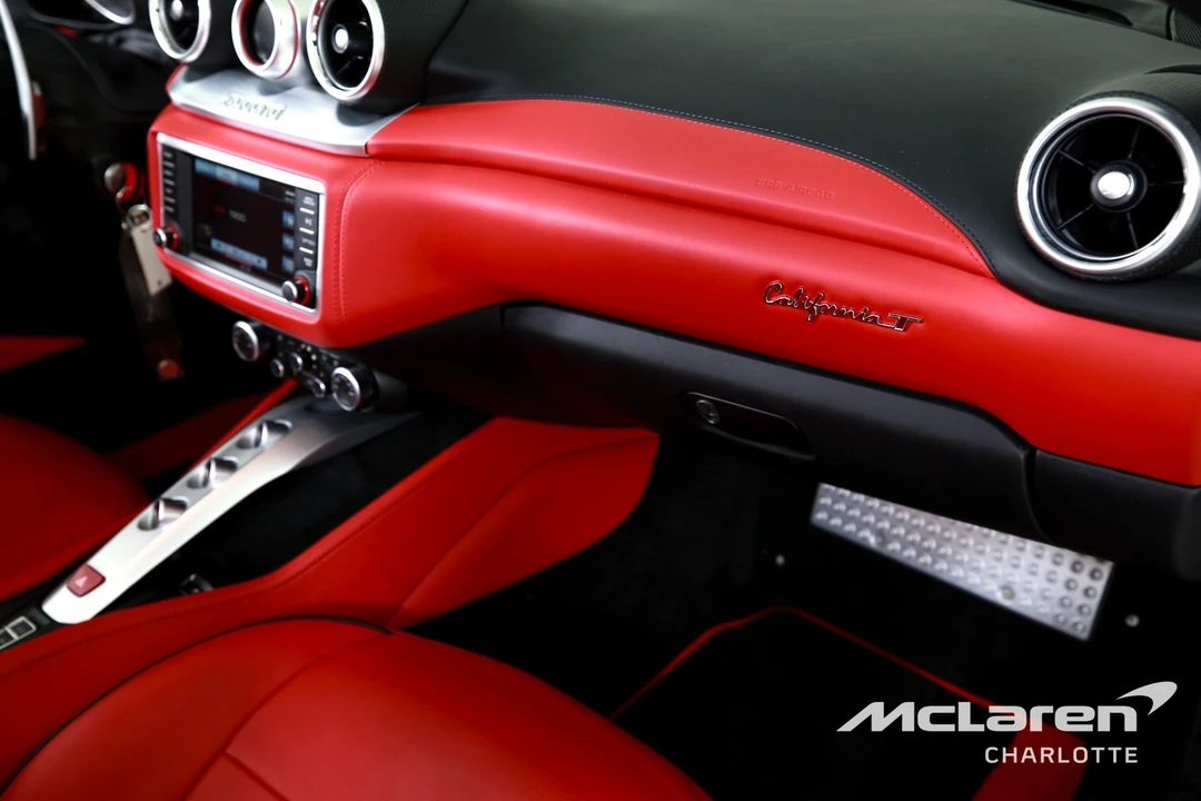 2017 Ferrari California T - Image 23 of 31