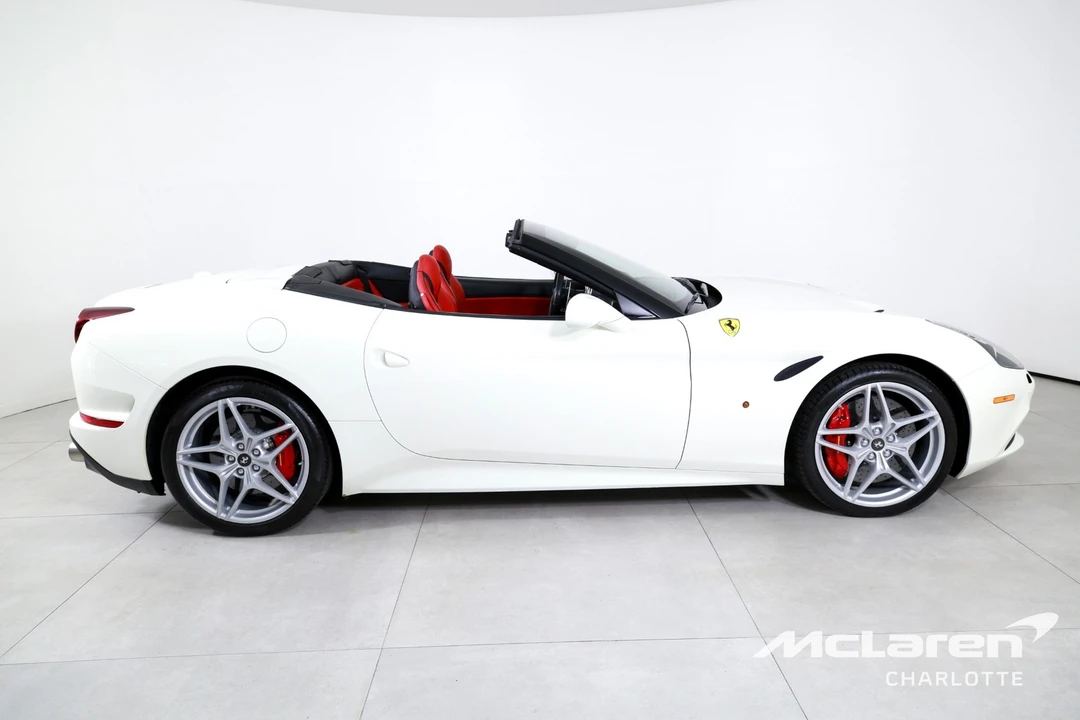 2017 Ferrari California T - Image 10 of 31