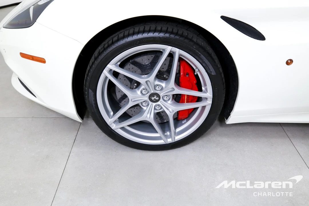 2017 Ferrari California T - Image 29 of 31