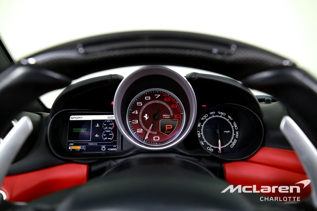 2017 Ferrari California T - Image 14 of 31