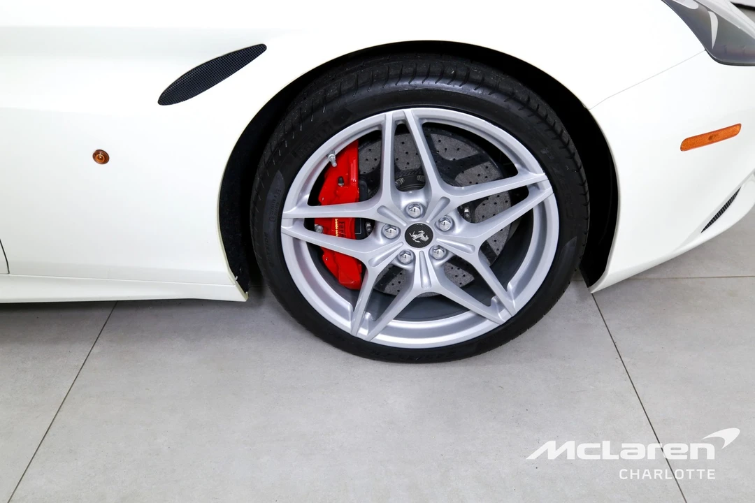 2017 Ferrari California T - Image 28 of 31