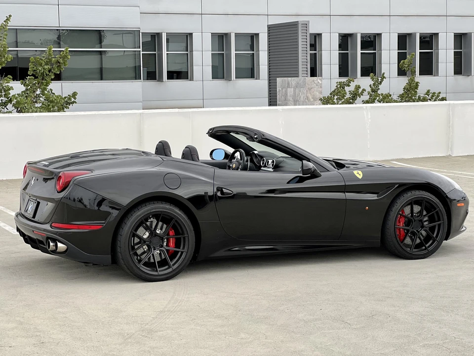 2017 Ferrari California T - Image 14 of 31