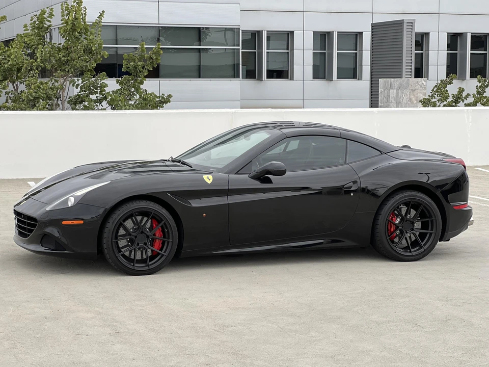 2017 Ferrari California T - Image 8 of 31