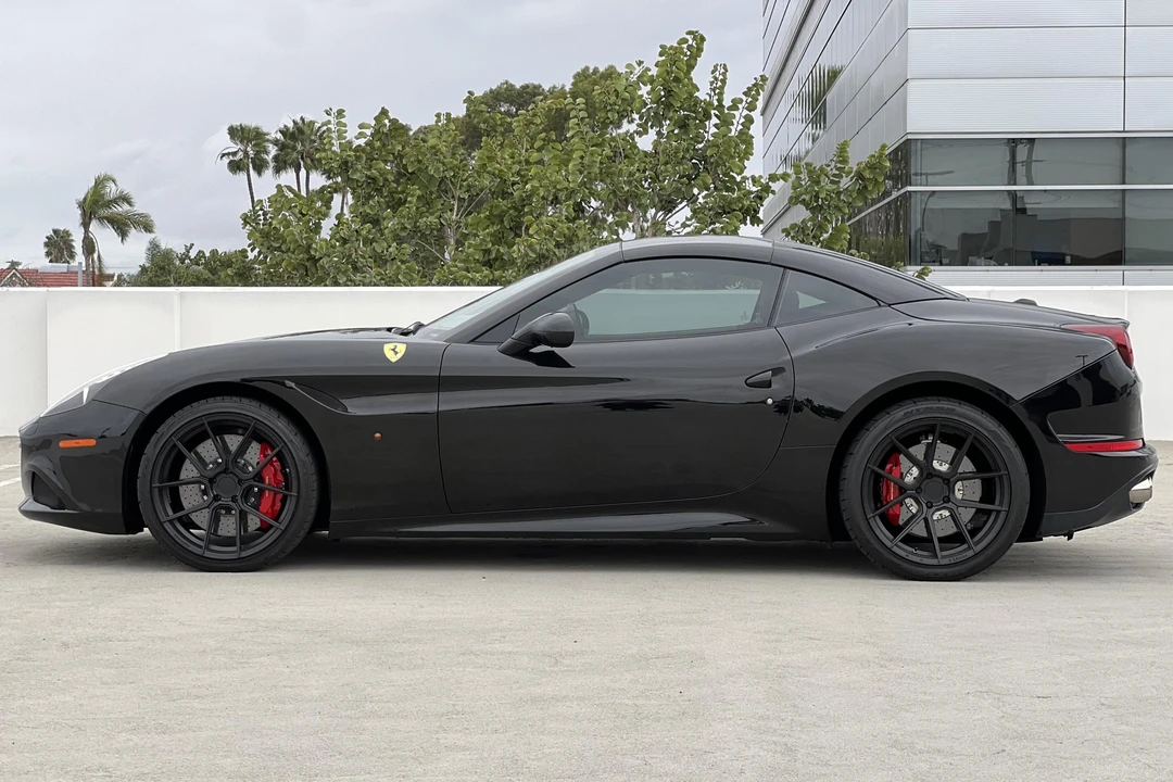 2017 Ferrari California T - Image 3 of 31