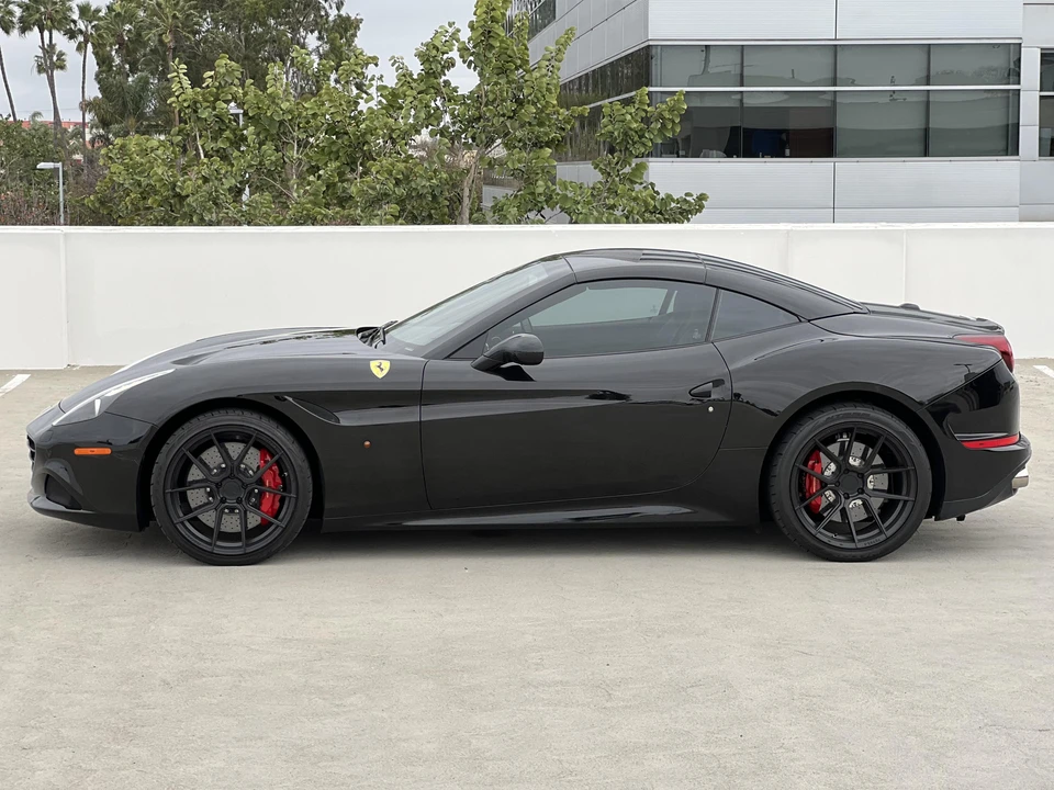 2017 Ferrari California T - Image 9 of 31