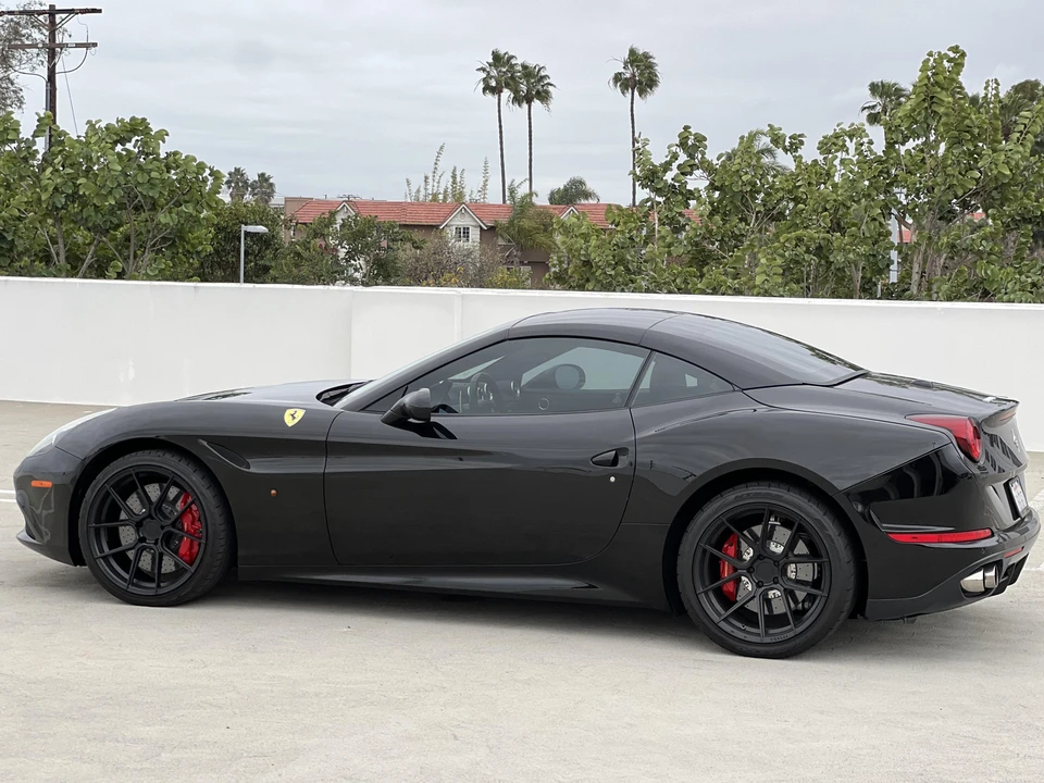 2017 Ferrari California T - Image 10 of 31