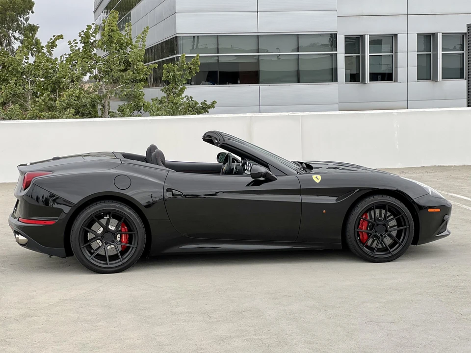 2017 Ferrari California T - Image 15 of 31