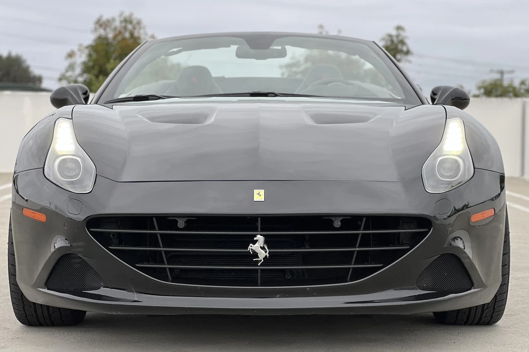 2017 Ferrari California T - Image 2 of 31