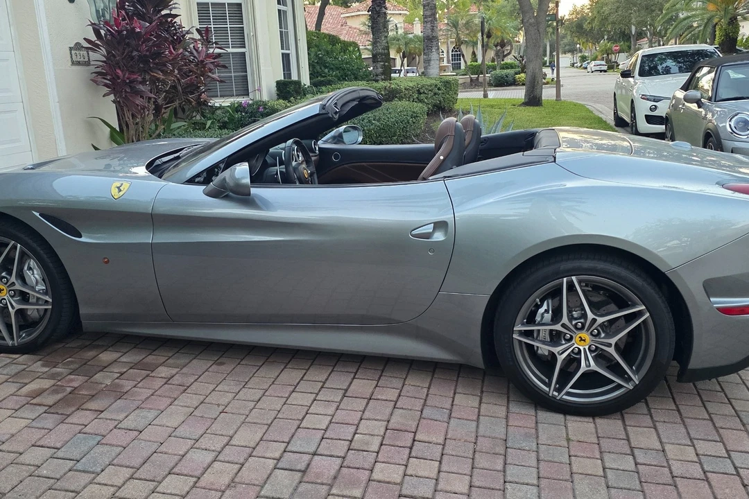 2017 Ferrari California T - Image 5 of 12