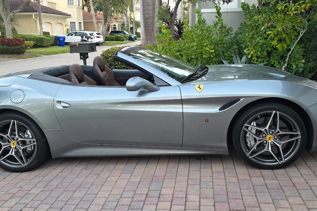 2017 Ferrari California T - Image 4 of 12