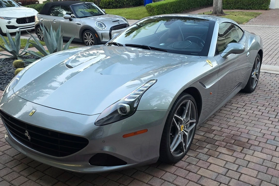 2017 Ferrari California T - Image 3 of 12