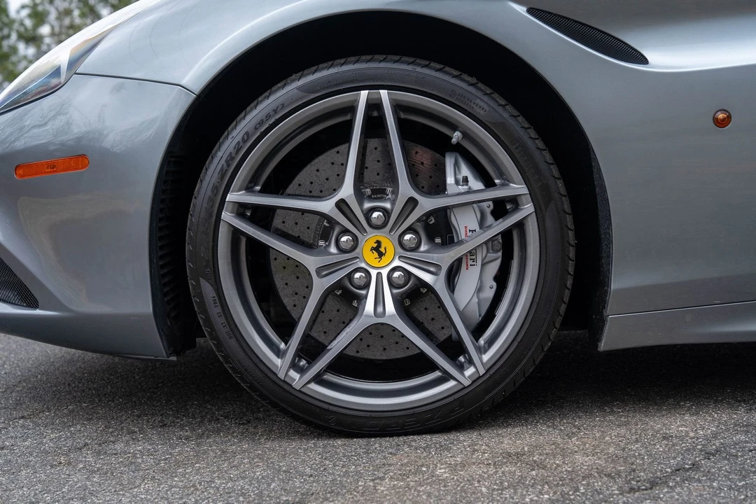 2017 Ferrari California T - Image 12 of 31
