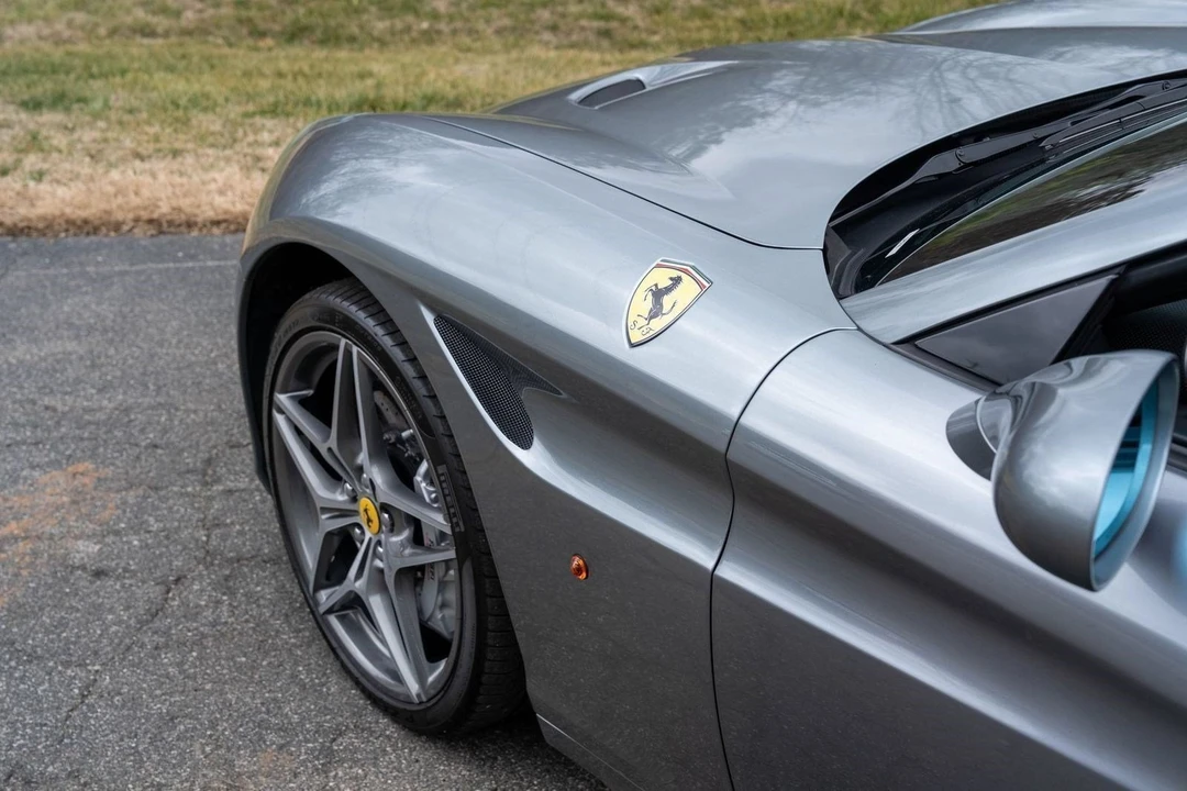 2017 Ferrari California T - Image 11 of 31