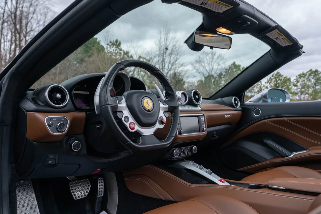 2017 Ferrari California T - Image 31 of 31