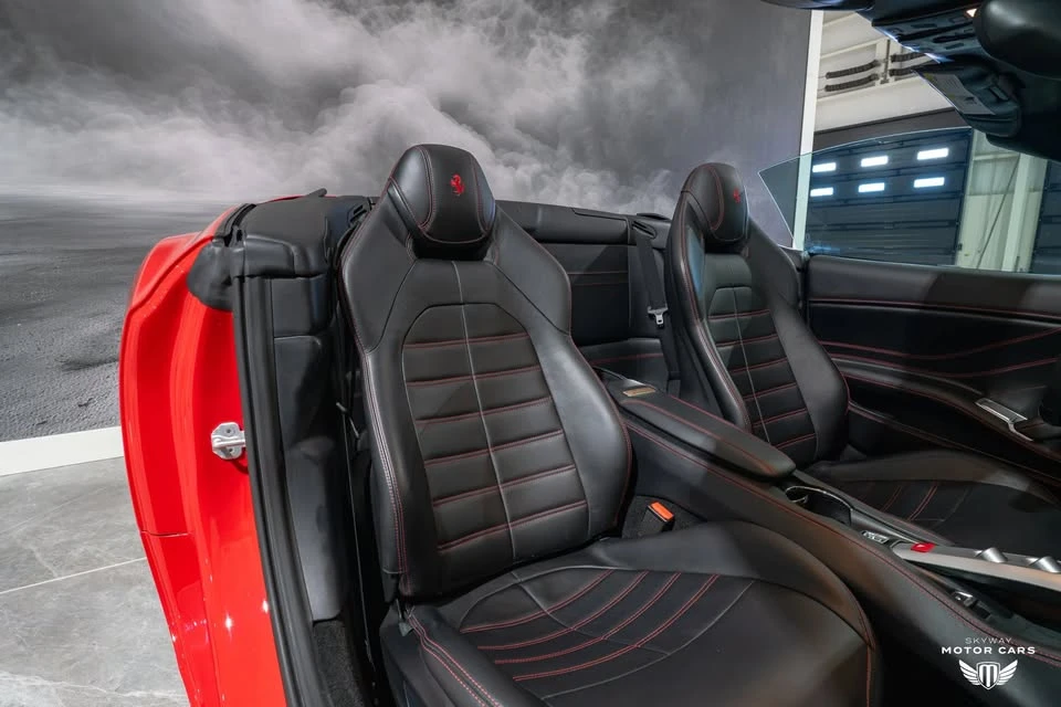2017 Ferrari California T - Image 13 of 16