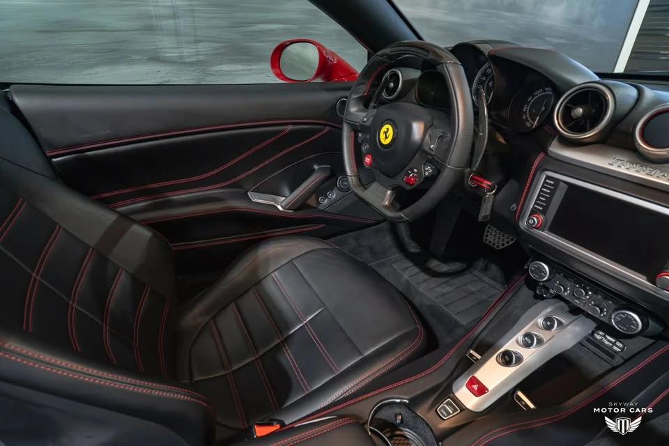 2017 Ferrari California T - Image 9 of 16