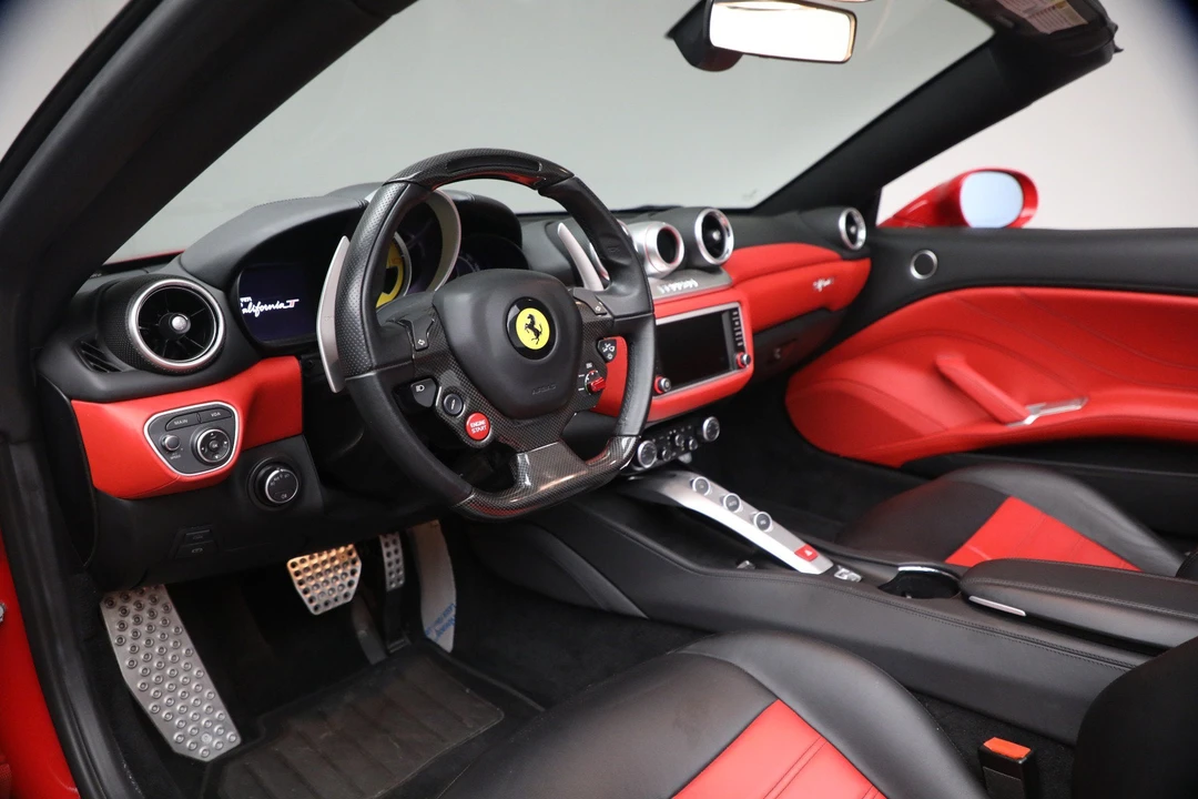2017 Ferrari California T - Image 13 of 31