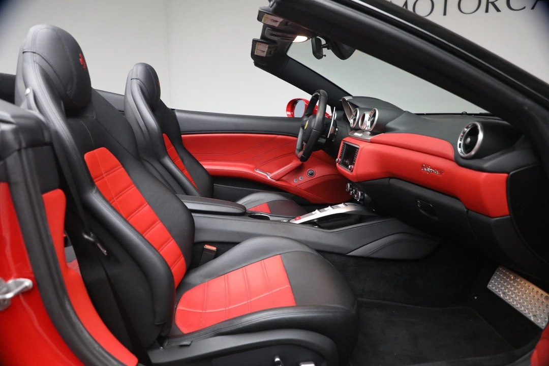 2017 Ferrari California T - Image 18 of 31