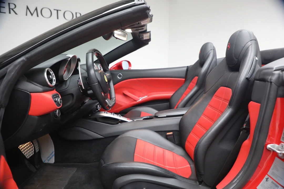2017 Ferrari California T - Image 14 of 31