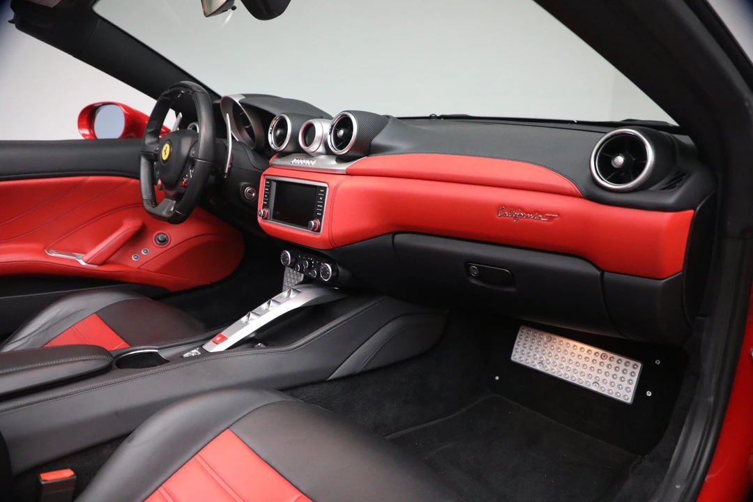 2017 Ferrari California T - Image 17 of 31
