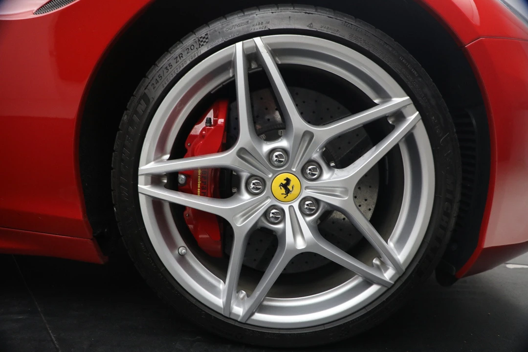 2017 Ferrari California T - Image 27 of 31