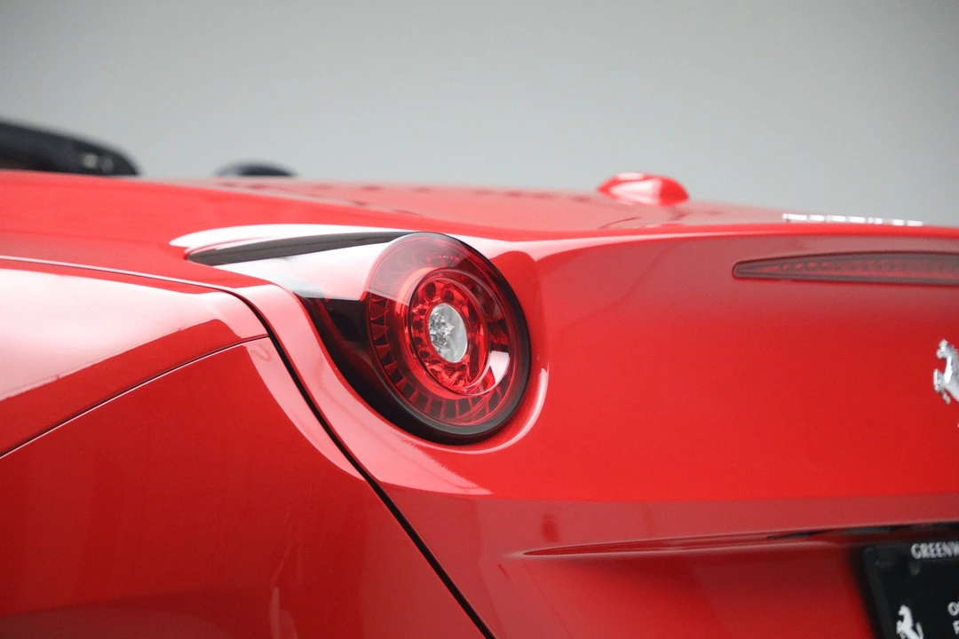2017 Ferrari California T - Image 25 of 31