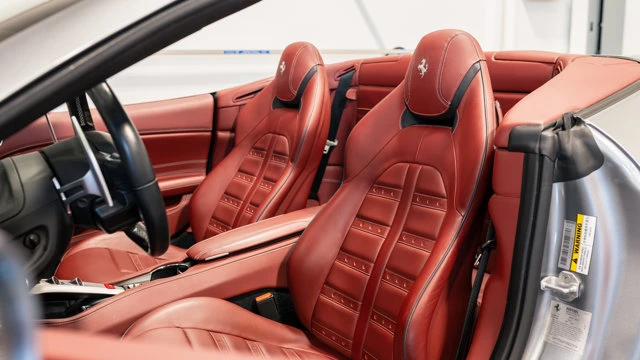 2017 Ferrari California T - Image 5 of 16