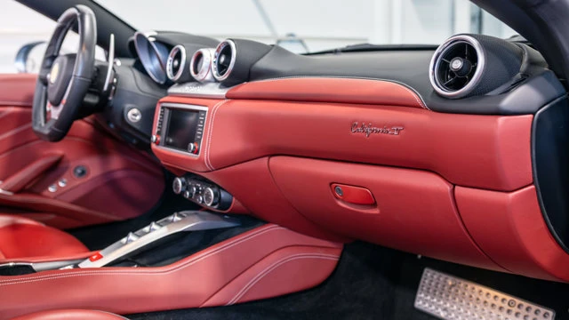 2017 Ferrari California T - Image 9 of 16
