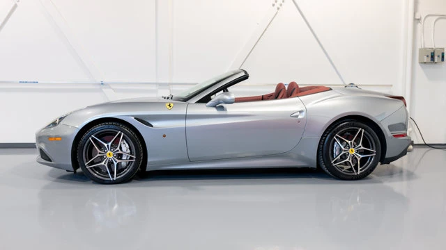 2017 Ferrari California T - Image 14 of 16