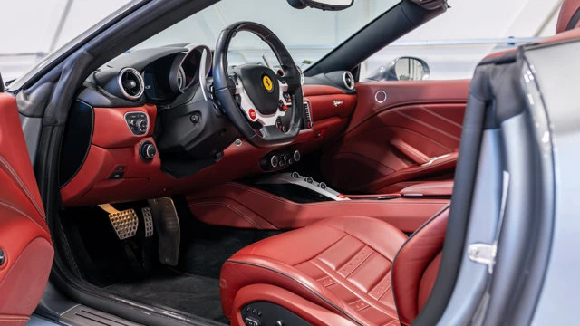 2017 Ferrari California T - Image 4 of 16