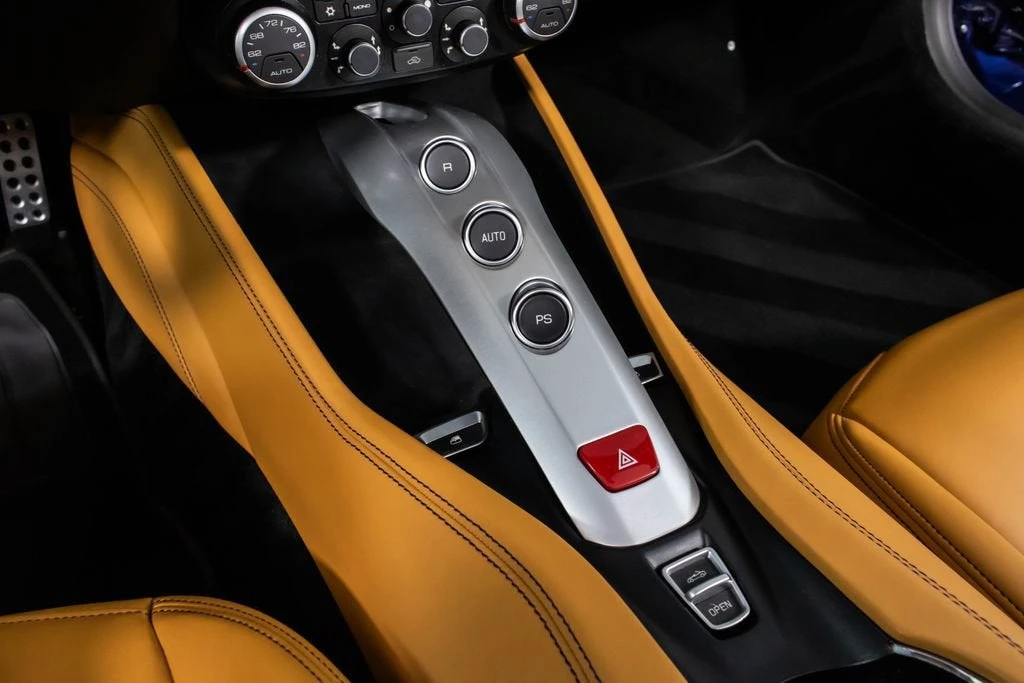 2017 Ferrari California T - Image 5 of 31