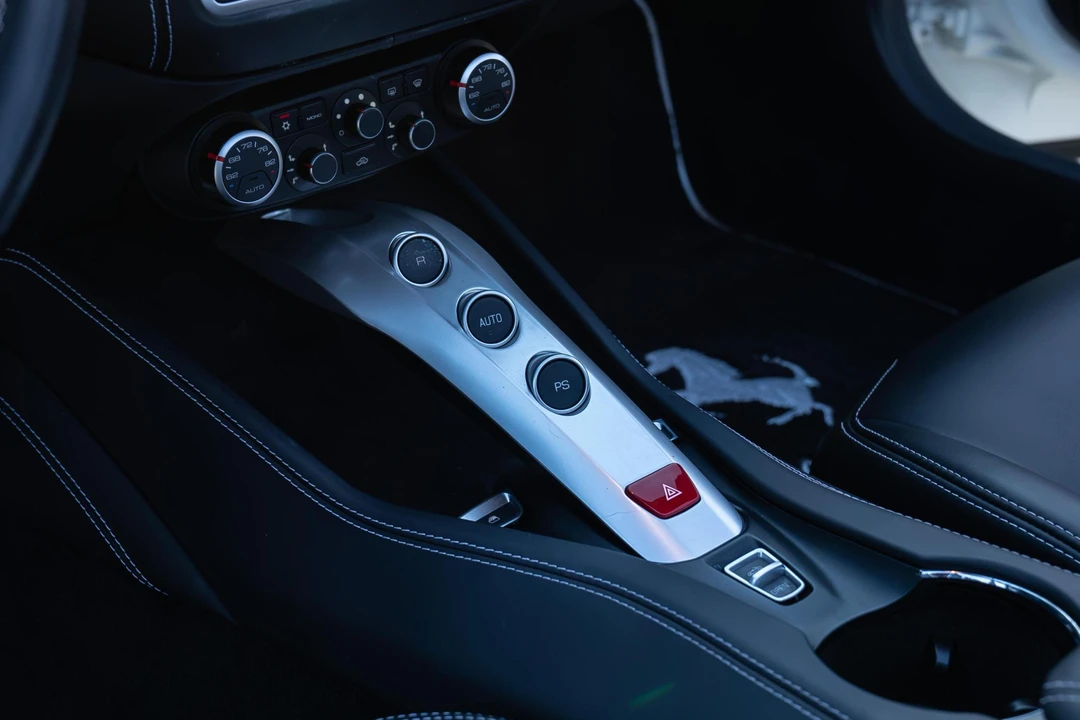 2017 Ferrari California T - Image 24 of 31