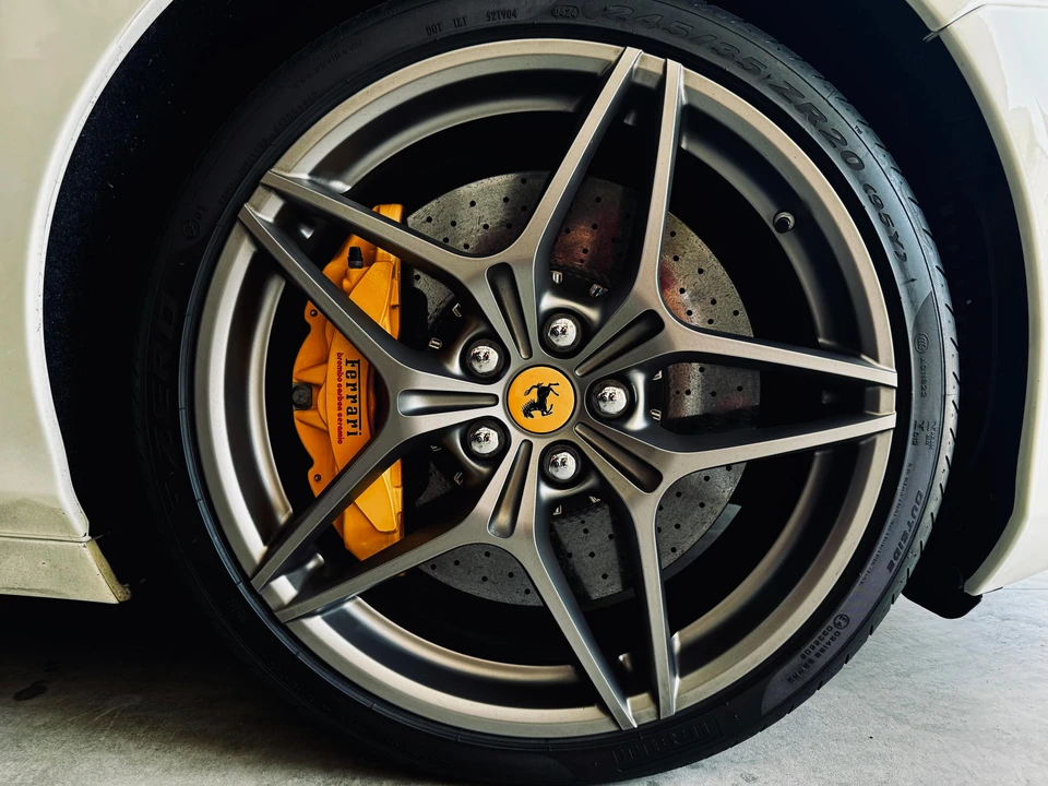 2017 Ferrari California T - Image 19 of 31