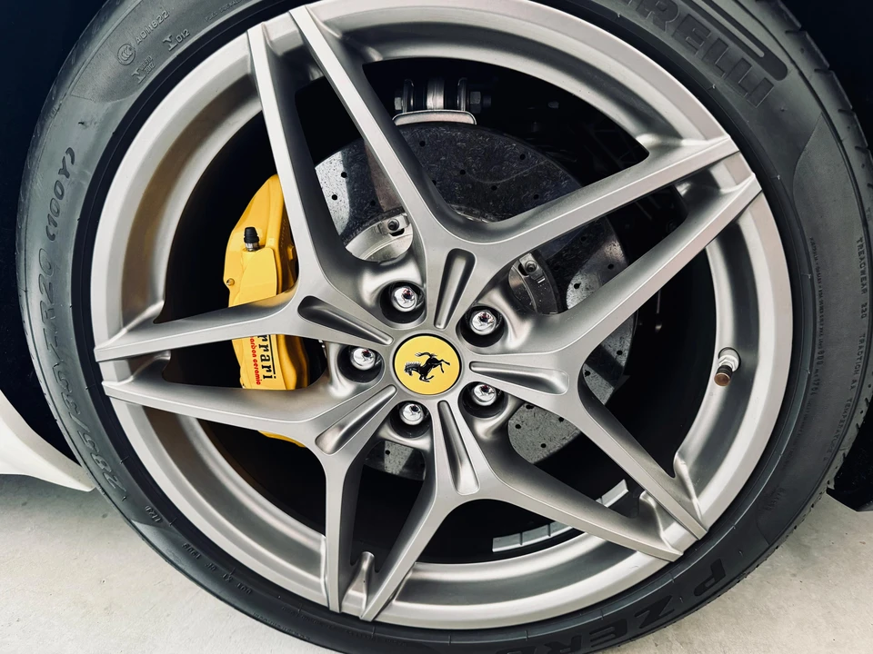 2017 Ferrari California T - Image 20 of 31