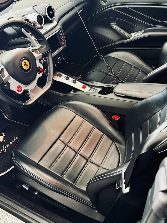 2017 Ferrari California T - Image 26 of 31