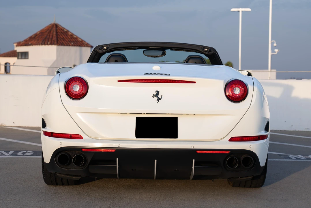 2017 Ferrari California T - Image 9 of 31