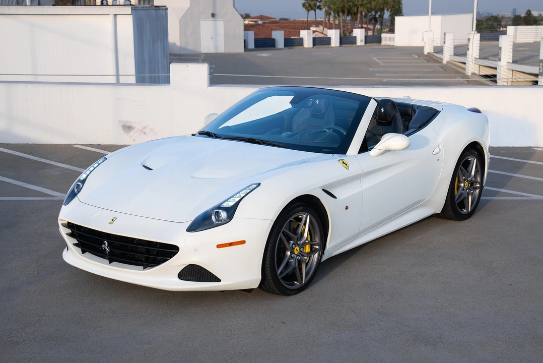 2017 Ferrari California T - Image 6 of 31