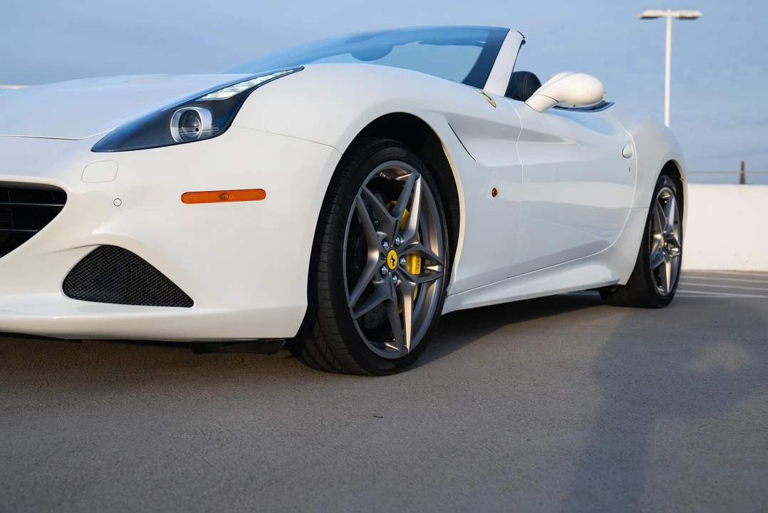 2017 Ferrari California T - Image 15 of 31