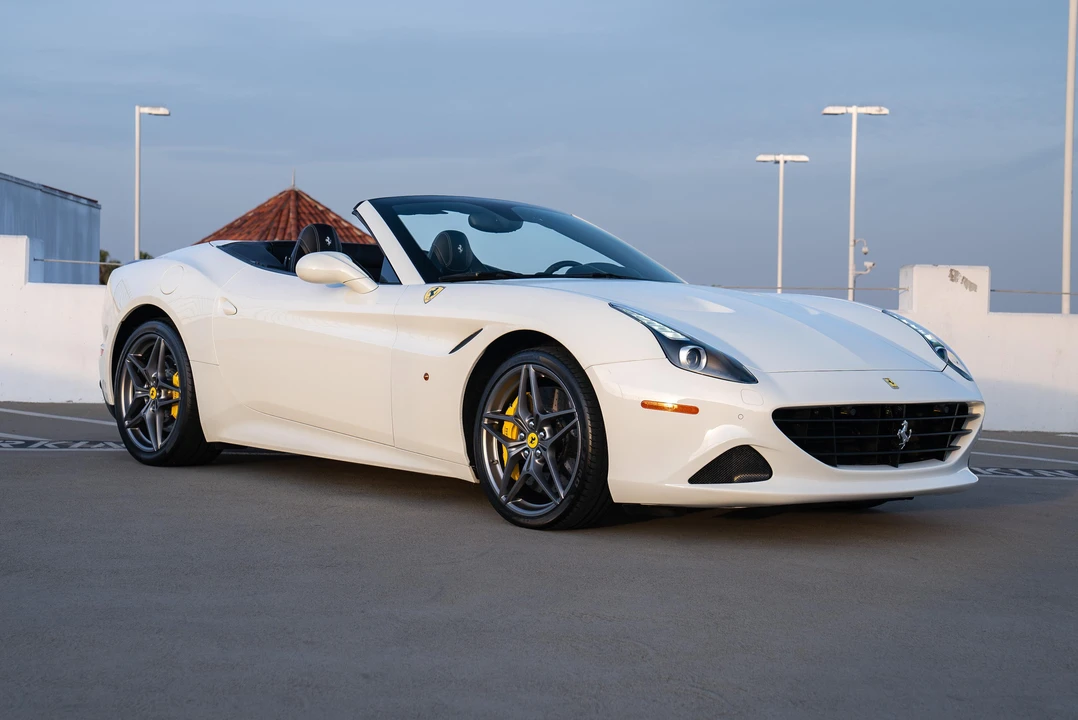 2017 Ferrari California T - Image 11 of 31