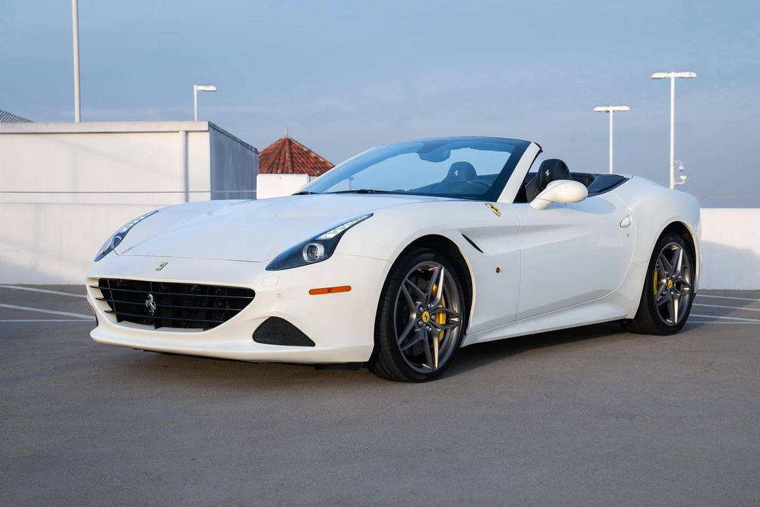 2017 Ferrari California T - Image 7 of 31